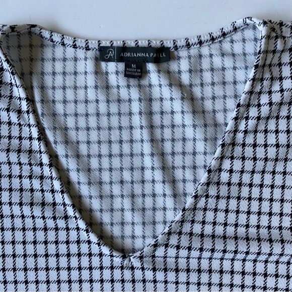 Adrianna Papell Blouse in Size Medium White Black Checked Comfy Stretch - Picture 4 of 12
